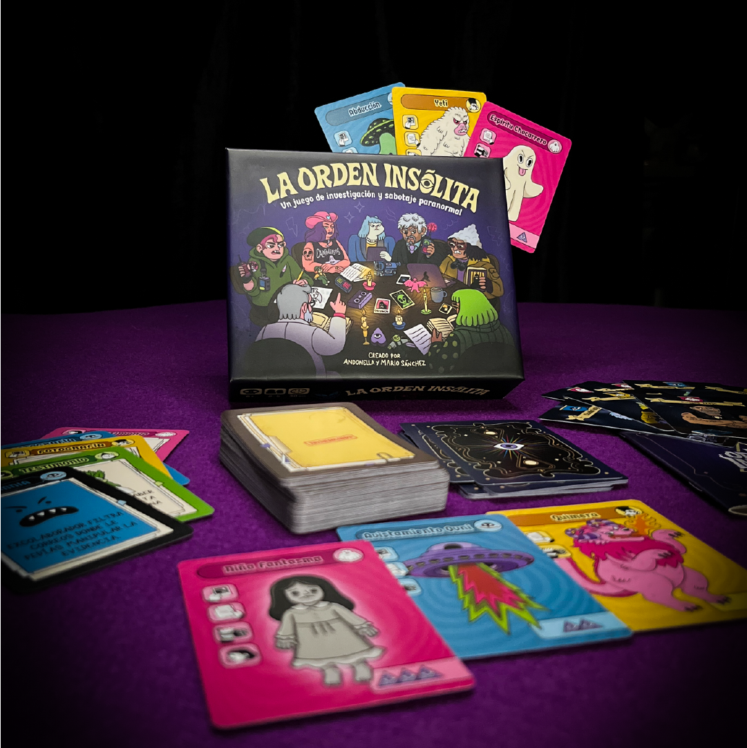 La caja con los mazos de cartas